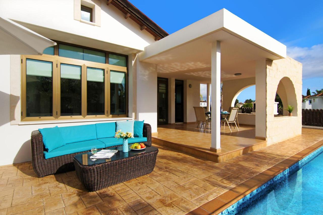Villa Merry Ayia Napa Exteriör bild