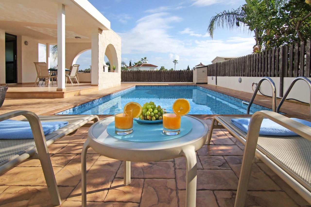 Villa Merry Ayia Napa Exteriör bild