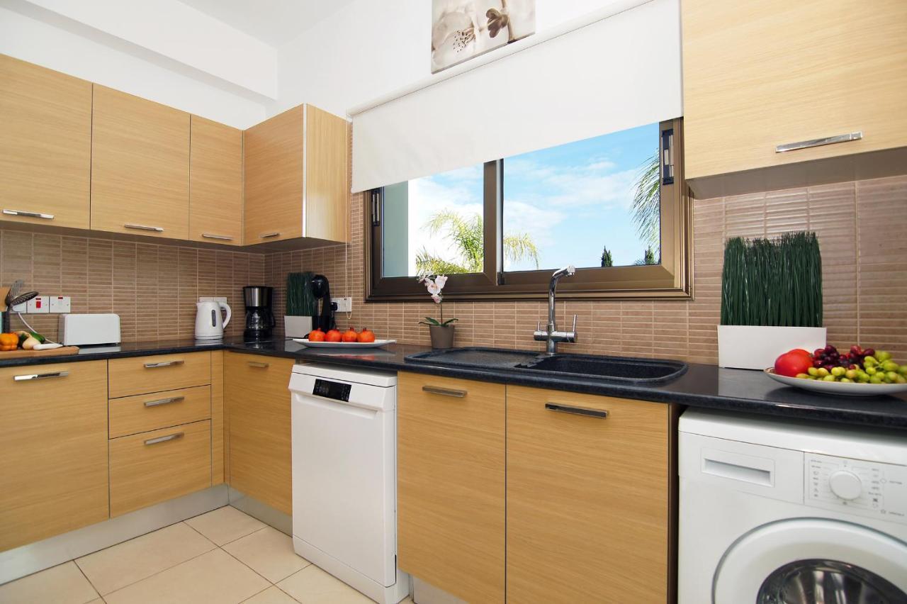 Villa Merry Ayia Napa Exteriör bild